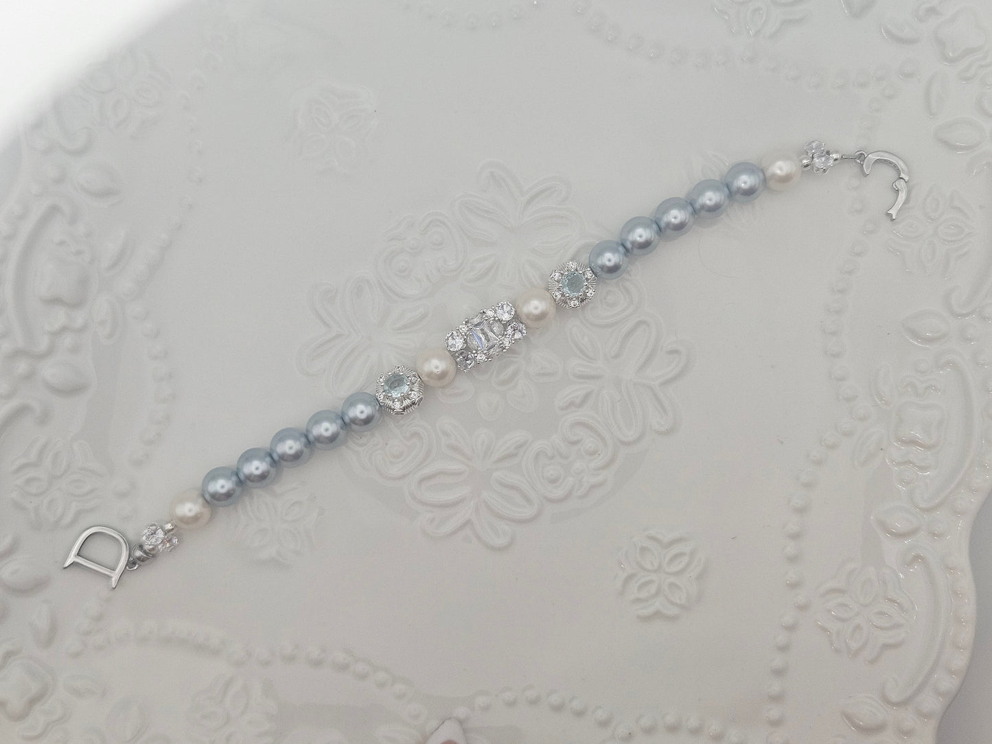 Blue and Soft White Pearl Bracelet 6.5"