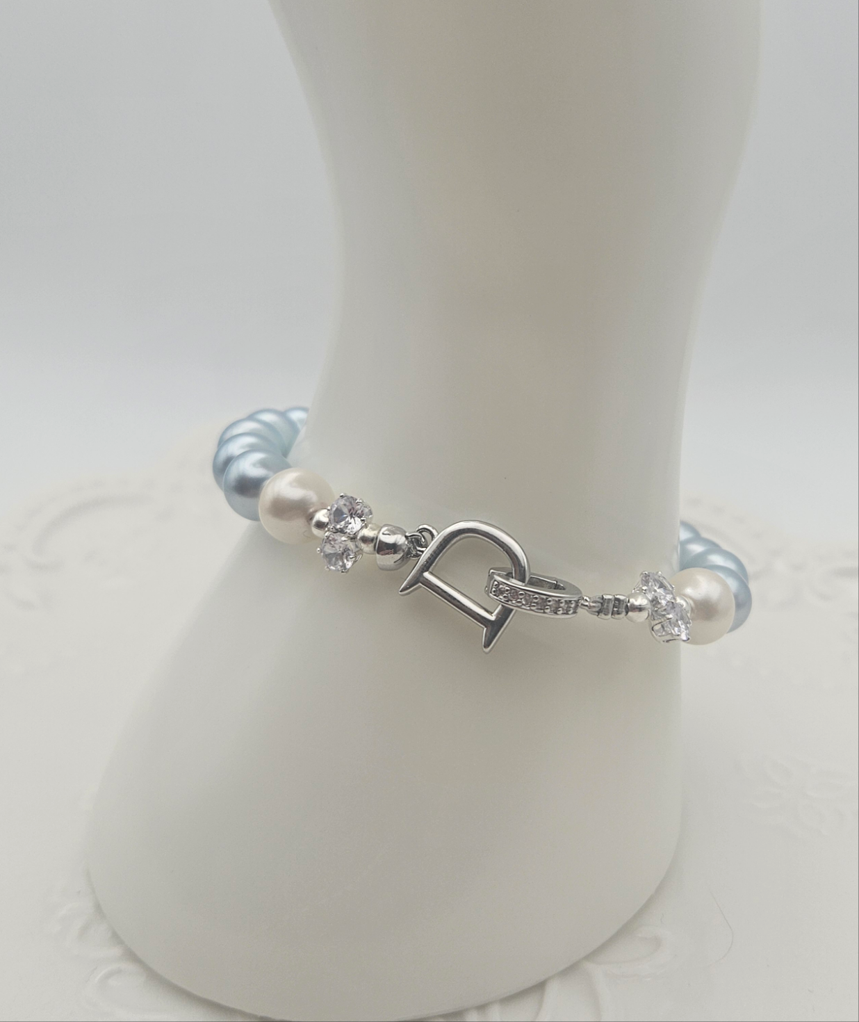 Blue and Soft White Pearl Bracelet 6.5"