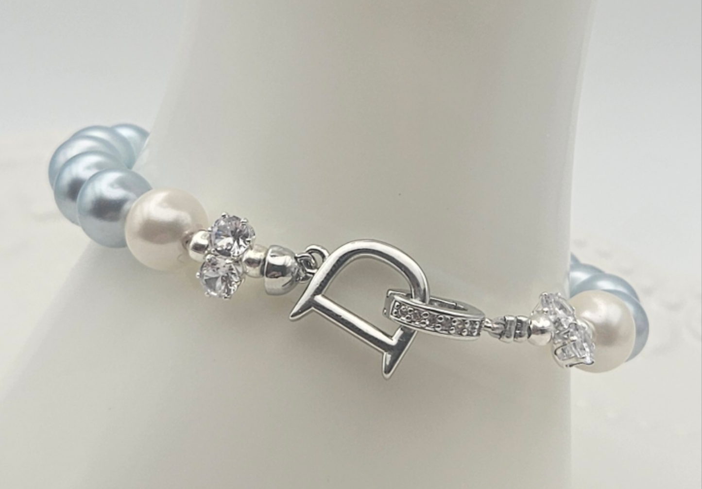 Blue and Soft White Pearl Bracelet 6.5"