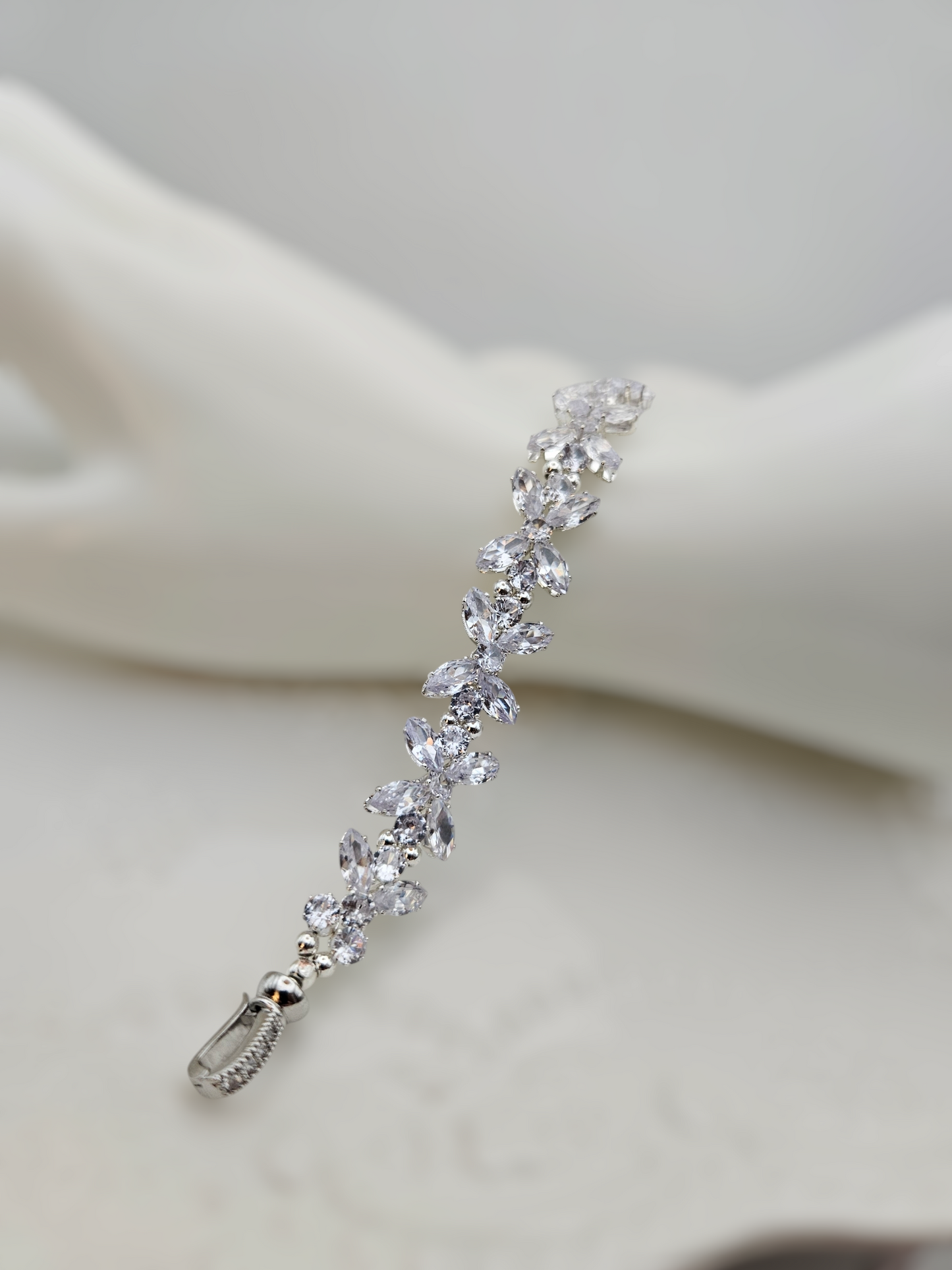Clear Quartz Rhinestone Bracelet - 6.5"