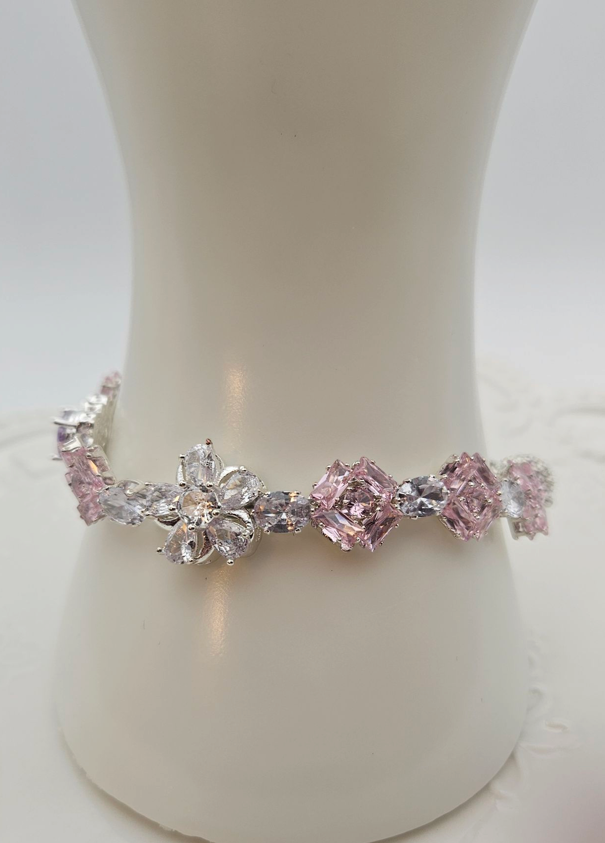 Zircon Bracelet - Flower design - 6.5"