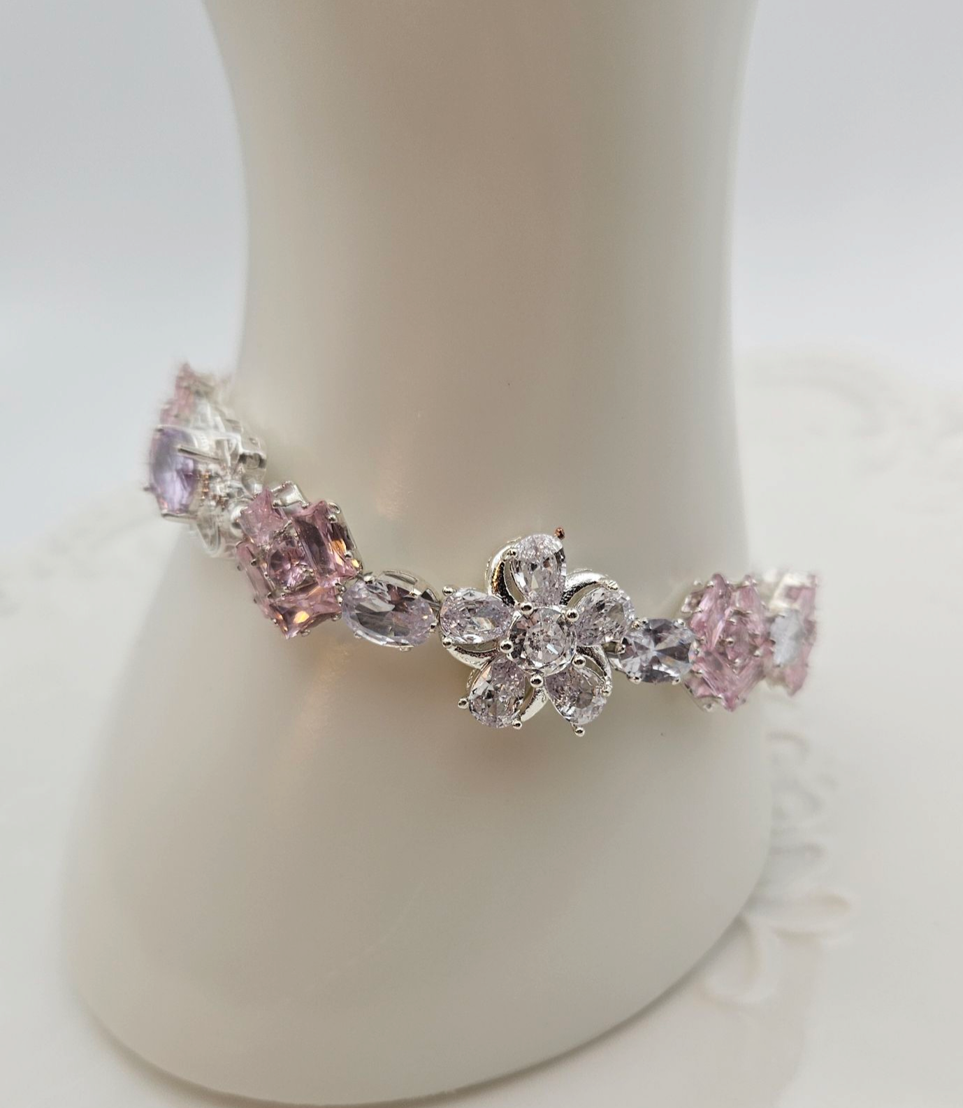 Zircon Bracelet - Flower design - 6.5"